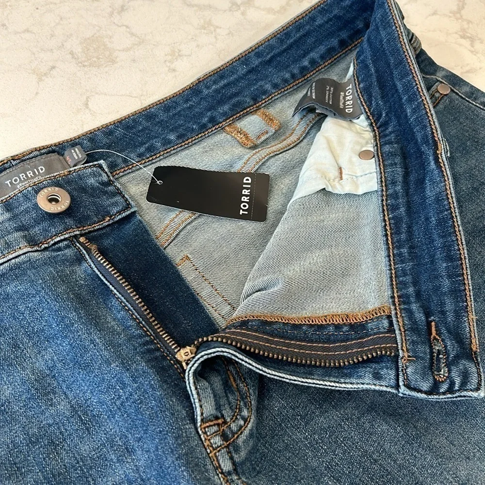 Torrid Mini Denim Straight Skirt Medium Wash Size 24 NWT